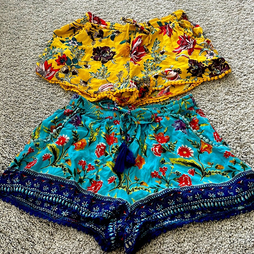 2 pairs of Angie floral print shorts